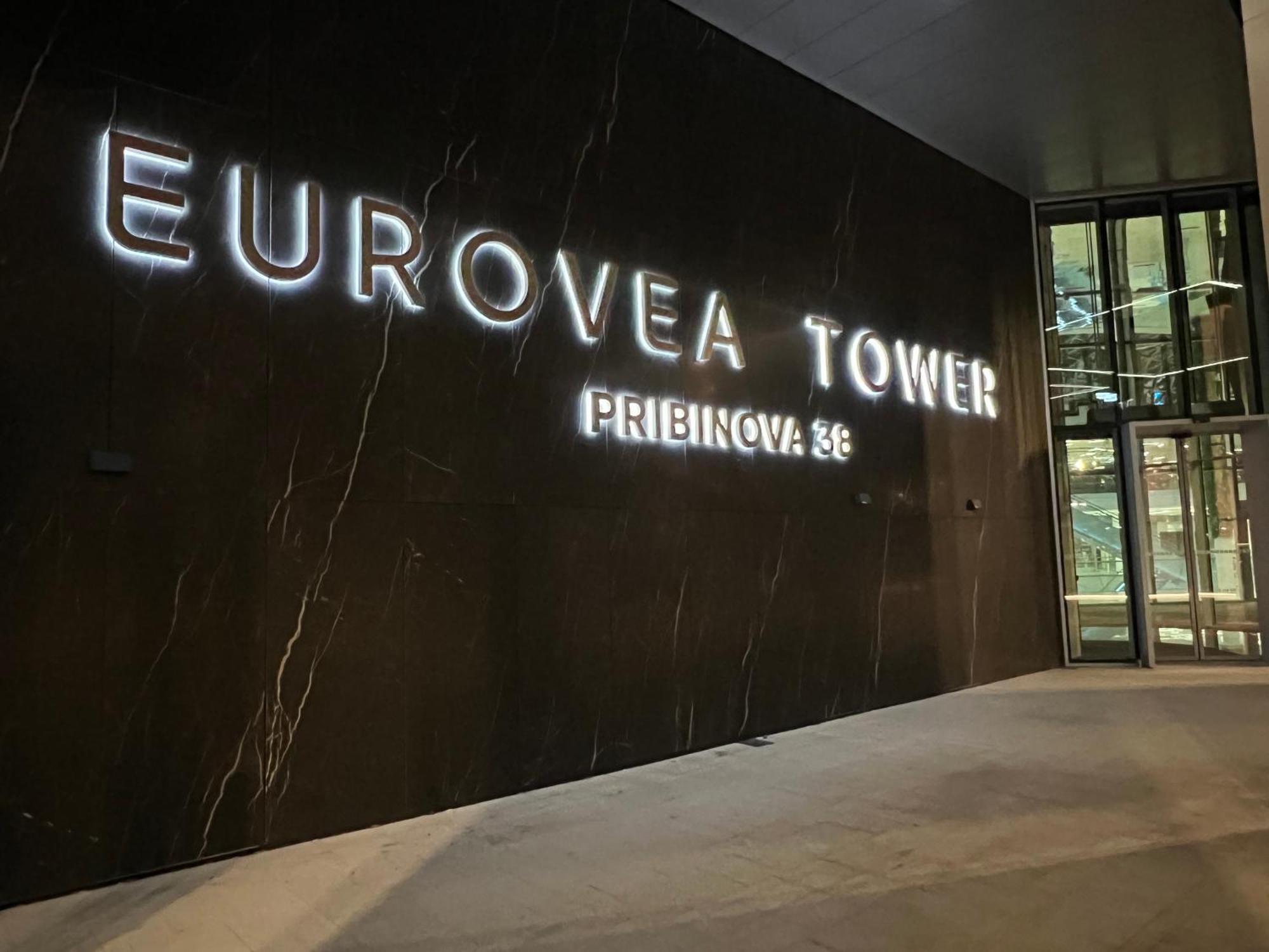 Nikas Eurovea Apartments - Free Parking Bratislava Exteriör bild