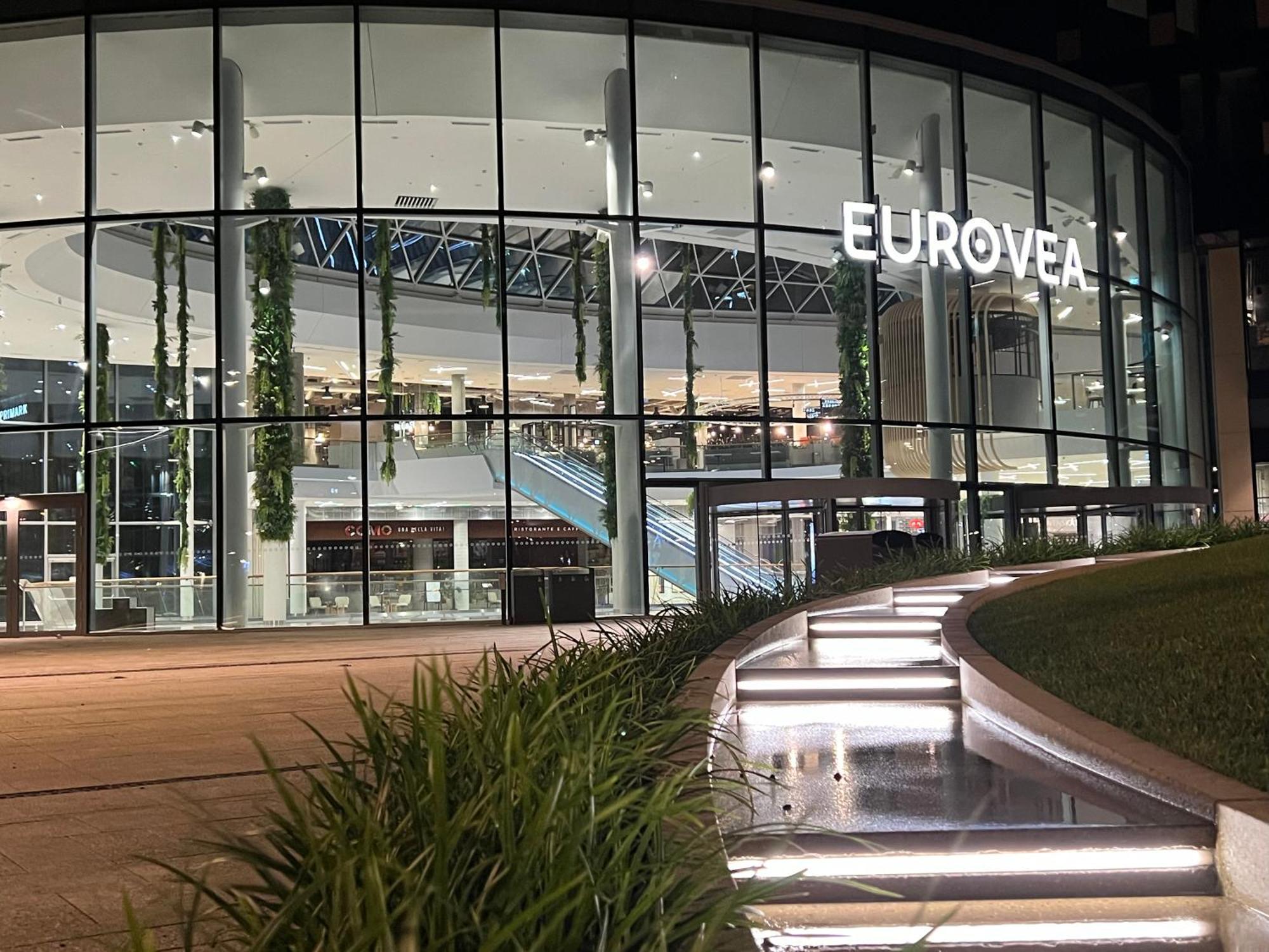 Nikas Eurovea Apartments - Free Parking Bratislava Exteriör bild